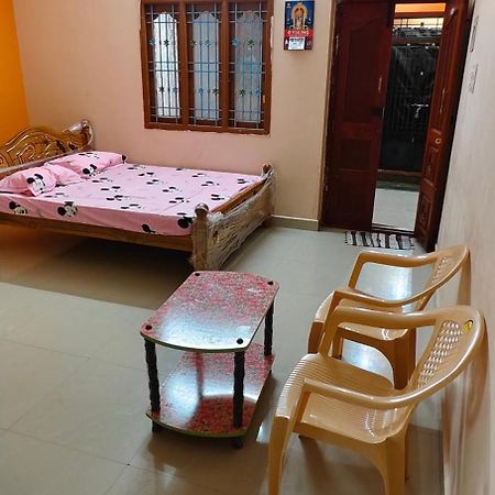 Sri Annai Home Stay I Tiruvannámalaj Kültér fotó
